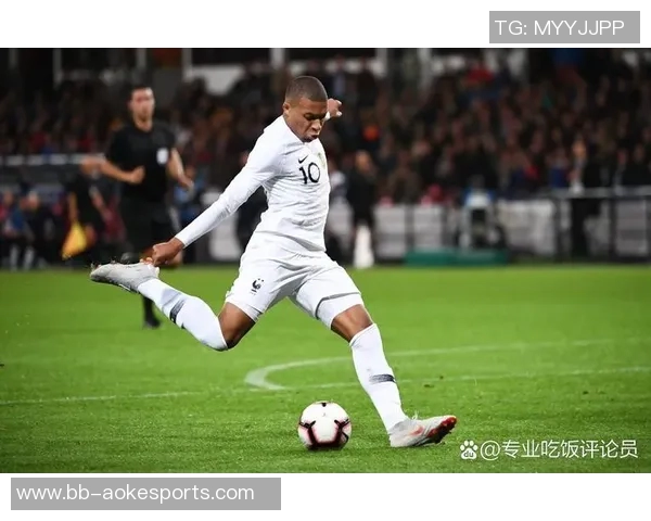 《姆巴佩:足球场上的速度与激情,见证未来传奇的崛起》 《姆巴佩:足球场上的速度与激情,见证未来传奇的崛起》